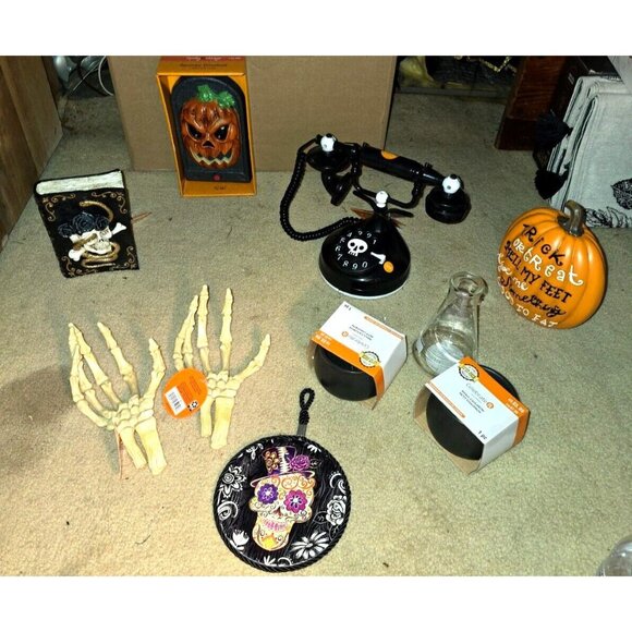 Lot of 10 New Halloween‎ Haunted Phone Caulderons Skelelton Hands Doorbell Vial - Picture 1 of 12